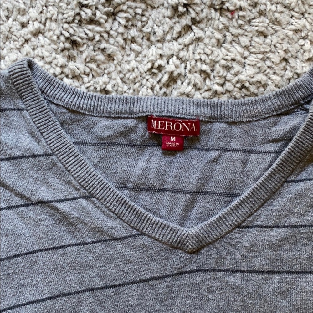 Men’s v neck - Picture 2 of 4